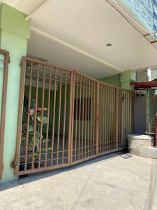 SafeHouse Elyu Transient House