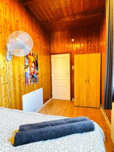 Simple 3 Bedroom Apartment with Outdoor Space Sleeps up to 8