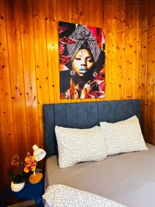 Simple 3 Bedroom Apartment with Outdoor Space Sleeps up to 8