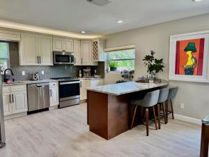 Chic & Stylish 3BR-2BA Nature Lovers Home