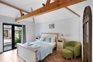 Seven Space - Willow Barn, Hot Tub & Scenic Rural Retreat