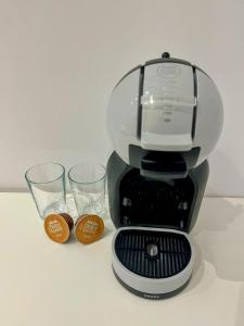 Ultra-Central Cozy Studio, Steps from Everything