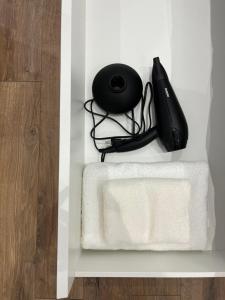 Ultra-Central Cozy Studio, Steps from Everything