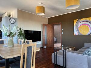 Family apartment with the view of the old town Prague city with free parking