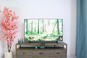 Stylish 2BR Oasis - Cozy Delightful Escape