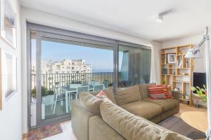 Crystal Blue Seaview - 225