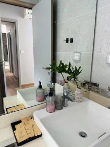 1BR Lake View Studio - Homestay Onsen Ecopark