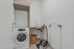 Downtown 3Br2Bth -Hot tub- Amazing View-Free park