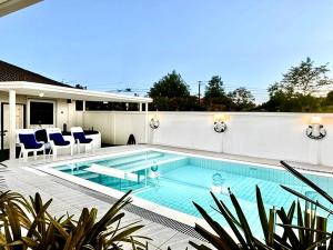 Luxury Villa Near Center