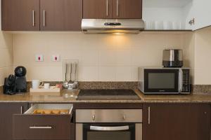 Marina 2BR 58th Floor Sea and City Views Pool Gym