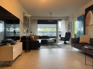 Iso kolmio ydinkeskustassa 1-6 hlö Ilm.parkit