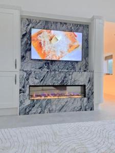 Luxury Peak District stayin private land with horses and country Pub - Dog Friendly