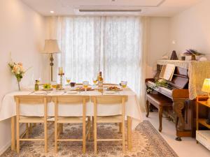 Achasan Mountains Green Forest Han River View a classic 3-room gallery house full of emotions