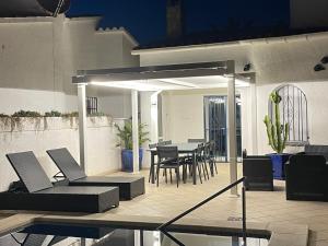 Charmante villa avec piscine dans les canaux