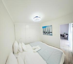 Spacious Beachside Apartment