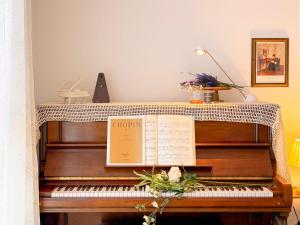 Achasan Mountains Green Forest Han River View a classic 3-room gallery house full of emotions