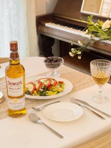 Achasan Mountains Green Forest Han River View a classic 3-room gallery house full of emotions