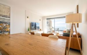 Sophisticated Two Bed Apartment in Pure South with Sea View