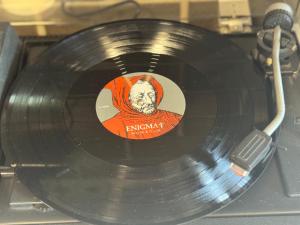 Просторі LUX апартаменти на центральному проспекті, програвач вінілу з платівками, великий Smart TV,преміум-підписки YouTube та онлайн-кінотеат?