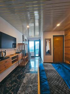 2BHK with 2 Bathtubs and 3 Balconies near Mussoorie