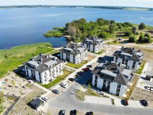 Lakeside Bliss - Cozy Retreat Just 500m from the Baltic Sea