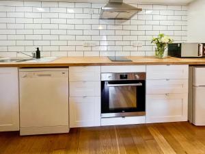 The Old Barons Courthouse