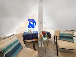 The Little House - Uk49129