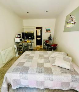 Très joli studio prôche Lourmarin