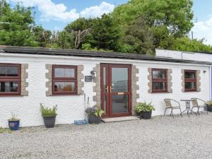 Hosta House - Uk49872