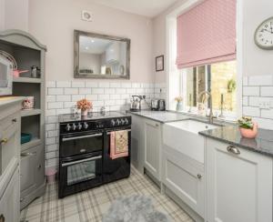 Charming country cottage at a Victorian Station