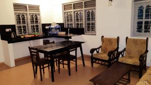 Susha Hostel Private 1BR, Shared Bathroom, Living Area, Wi-Fi & Free Laundry