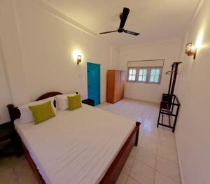 Susha Hostel Private 1BR, Shared Bathroom, Living Area, Wi-Fi & Free Laundry