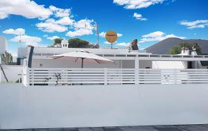 Cocoteros Ocean View House