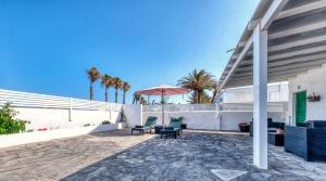 Cocoteros Ocean View House