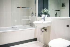 London Polytechnic Apartment with 3 Bedrooms