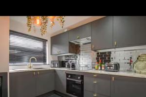 London Polytechnic Apartment with 3 Bedrooms