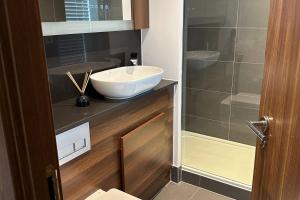 London Polytechnic Apartment with 3 Bedrooms