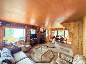 Lake Tahoe Cabin I Hammocks, Paddle Boards and Bikes