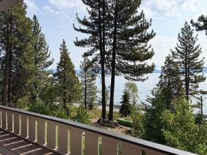 Lake Tahoe Cabin I Hammocks, Paddle Boards and Bikes