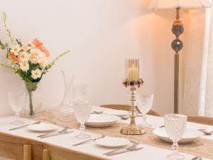 Achasan Mountains Green Forest Han River View a classic 3-room gallery house full of emotions