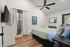 2BD 2BA Designer Cottage in Decatur