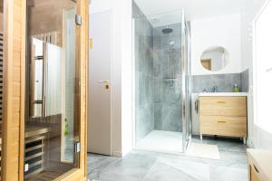 Luxueux studio pour amoureux avec Sauna, Videoprojecteur et jardin