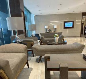 Penthouse Lvl Luxury Cndo Nr MOA