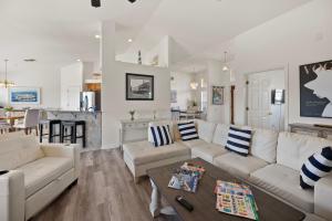 Apollo Beach Waterfront 4BR with Dock and Near Tampa