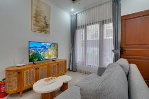 Stylish 3BR Villa Palm Haven 11 near Central Seminyak