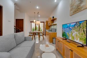 Stylish 3BR Villa Palm Haven 11 near Central Seminyak