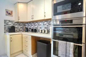 Modern 4BD Townhouse