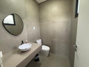 Casa Térrea com Piscina em um Resort Completo