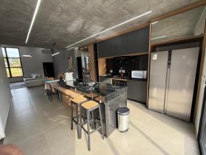 Casa Térrea com Piscina em um Resort Completo