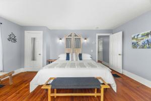 Keuka Wine Trail Vineyard View Farmhouse - Fire Pit & Game Room